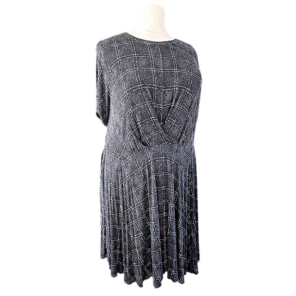 TORRID SHORT SLEEVE‎ BLACK SKATER DRESS - Picture 3 of 8